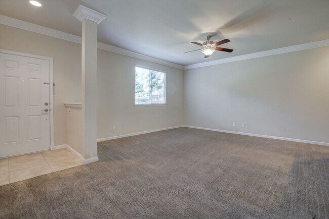 Foto del edificio - BEAUTIFUL 4 BED 2.5 BATH HOME IN REDDING -...