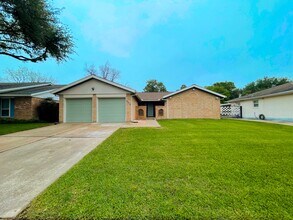 Building Photo - 8818 Grape St