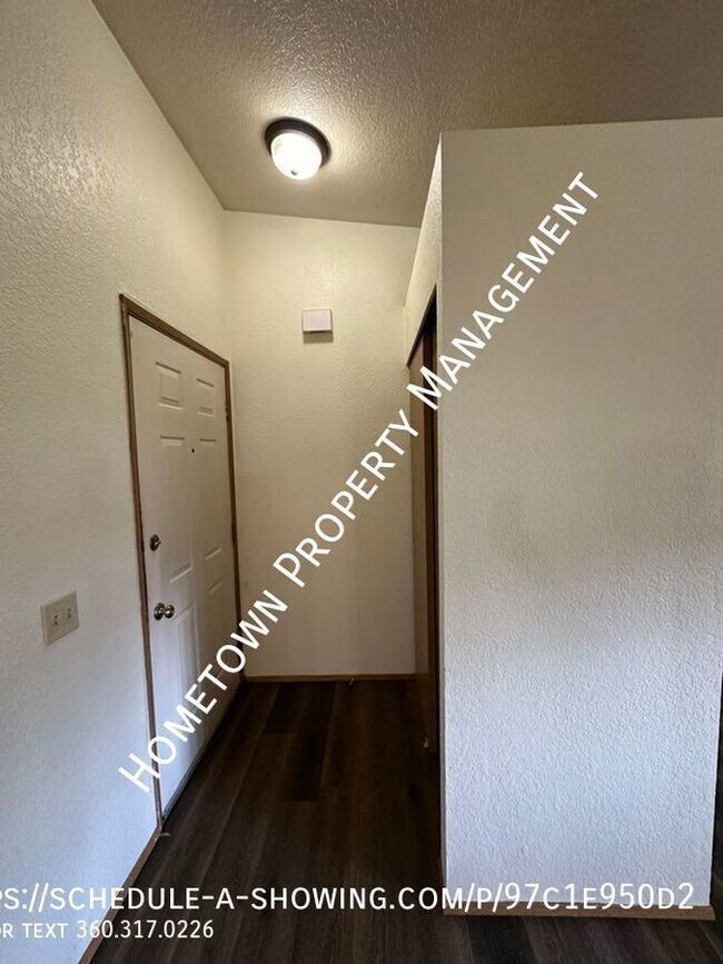 Foto del edificio - Two Bedroom 1 Bath Upstairs Apartment in L...