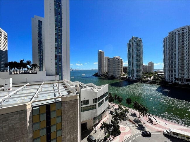 Building Photo - 300 S Biscayne Blvd