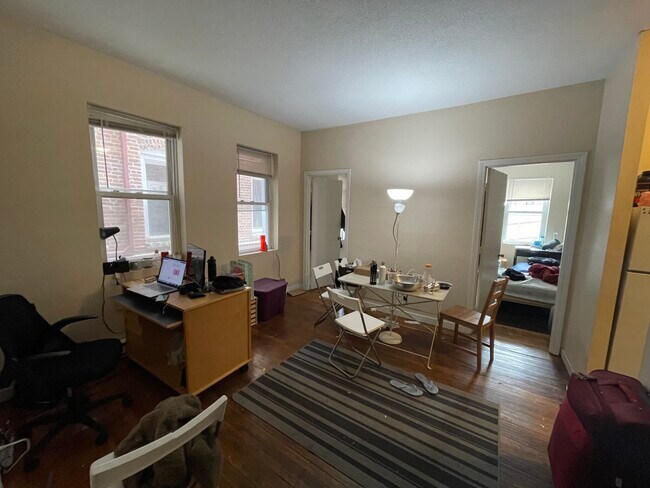 Foto del edificio - 8 Parker Hill Ave