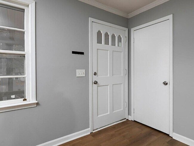 Building Photo - 3802 Villa Ct