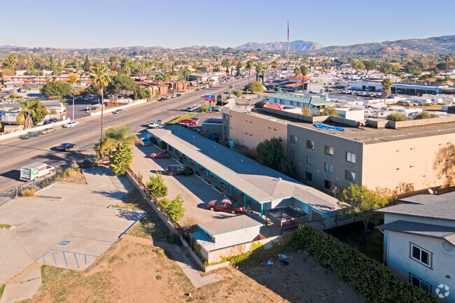 Foto aérea - 1349 E Main St