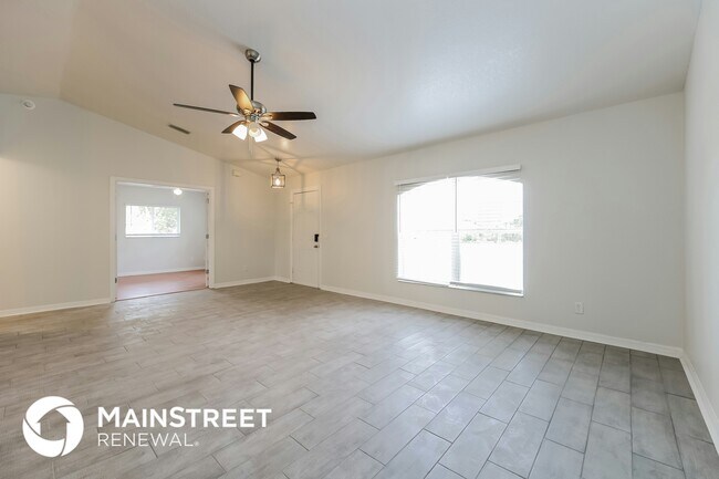 Foto del edificio - 1581 S Chamberlain Blvd