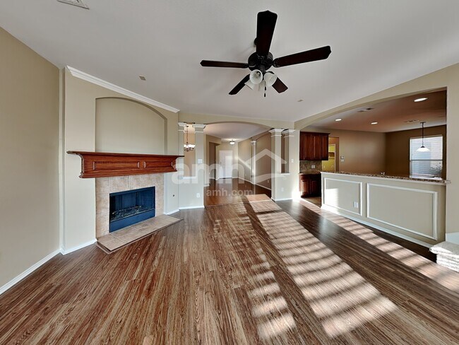 Building Photo - 721 Hickory Ln
