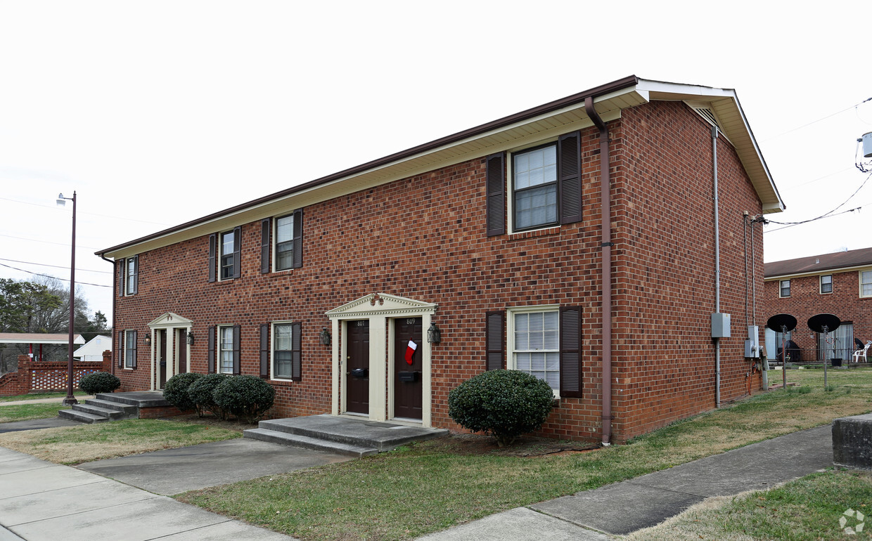 803 Oakwood, ¡alejado - Oakwood Villa Apartments