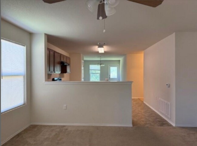 Foto del edificio - 5717 Levenwood Ln