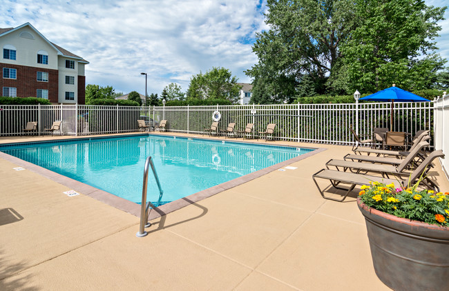 Outdoor Heated Pool - Arbor Glen