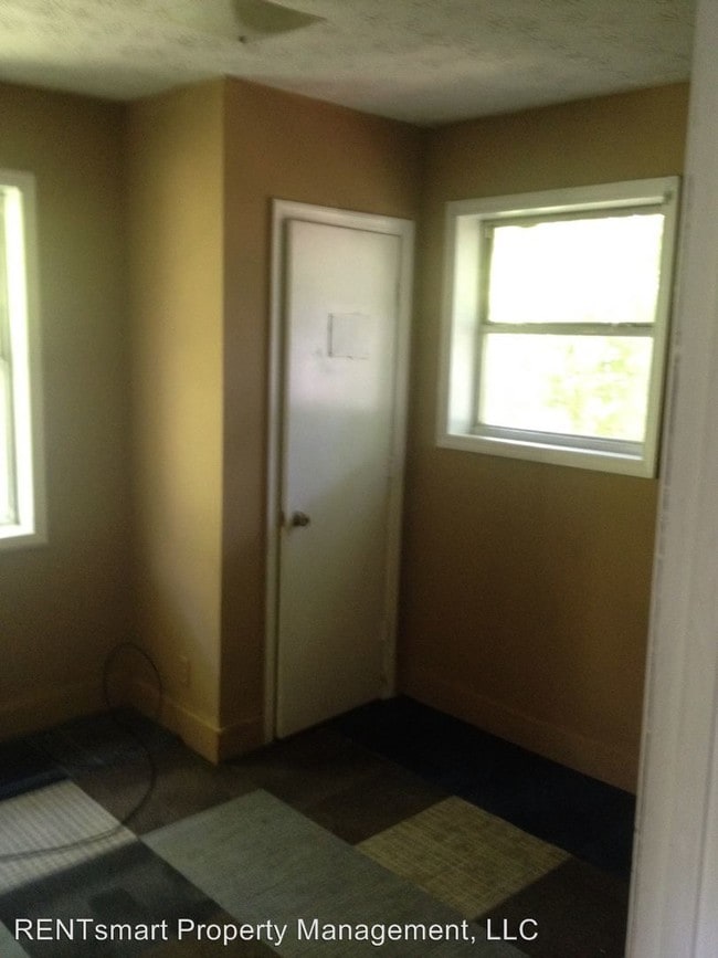 Building Photo - 2113 13th Ave