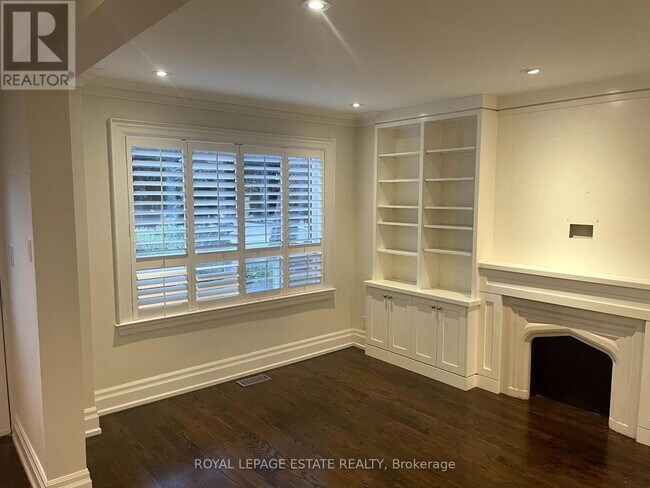 Building Photo - 274 Laird Dr