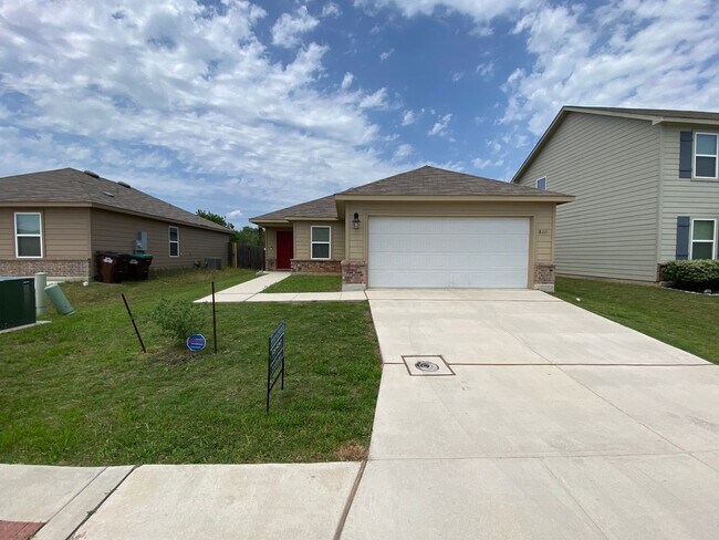 Building Photo - Charming 1-Story Home Available for Rent! ...