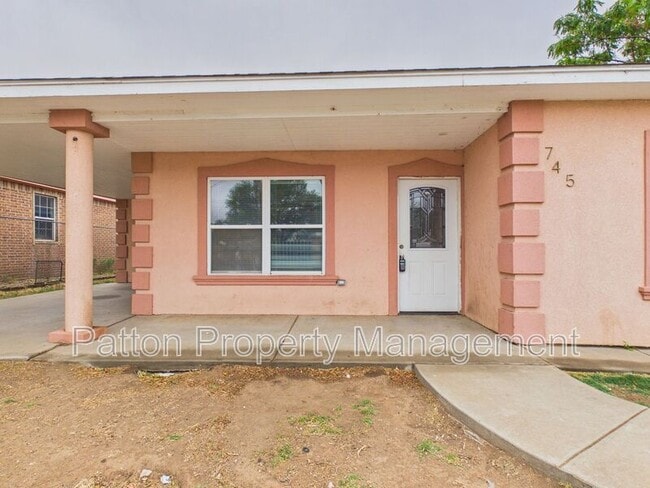 Building Photo - 745 N Aldredge St