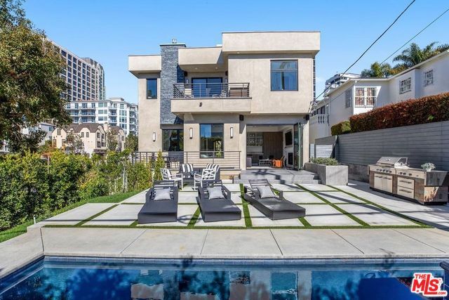 Foto principal - 10670 Ashton Ave