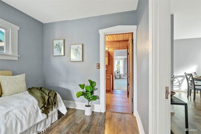 Building Photo - Modern Comfort Meets Vintage Charm – Just Minutes from the Ferry!