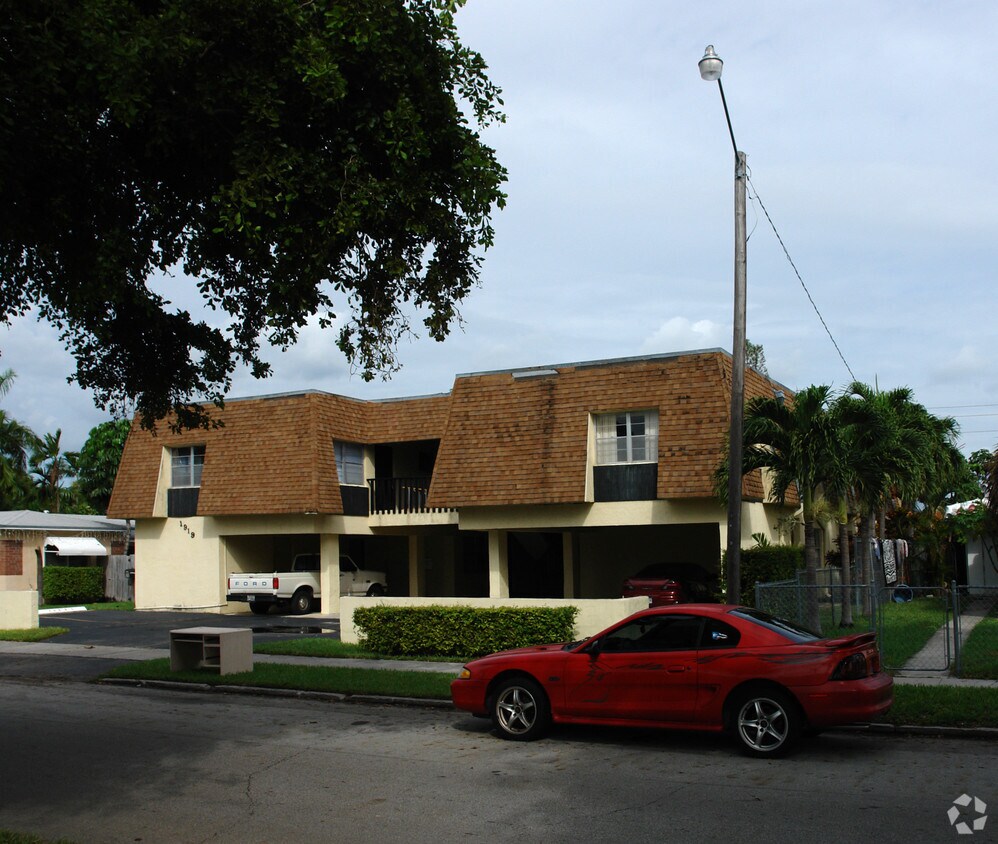 Building Photo - 1919 Plunkett Ct