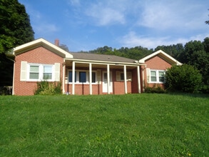 Building Photo - 180 Owl Creek Rd