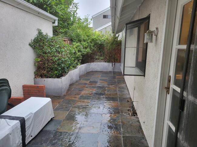 Building Photo - 44 Riverstone