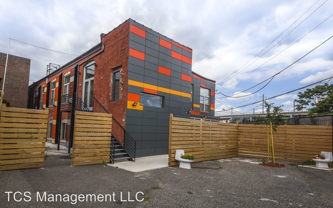 Building Photo - 1 br, 1.5 bath House - 1822 E Venango Street