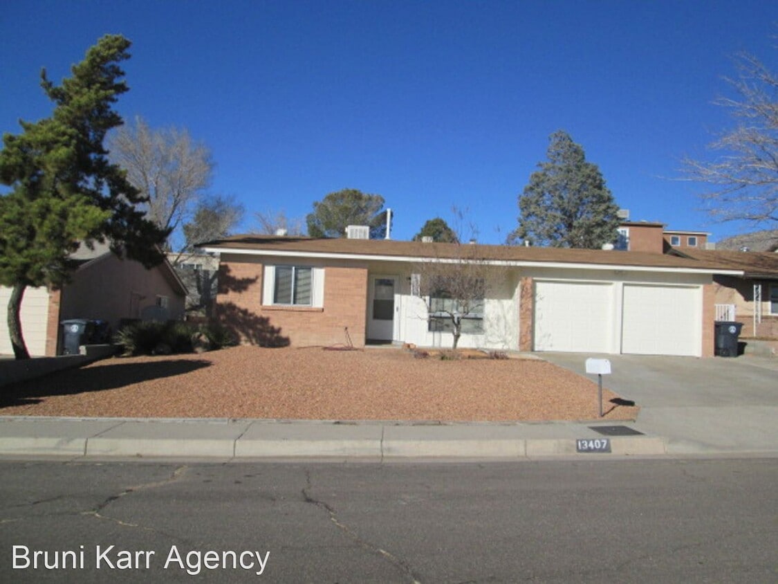 Foto principal - 3 br, 2 bath House - 13407 Auburn Ave NE