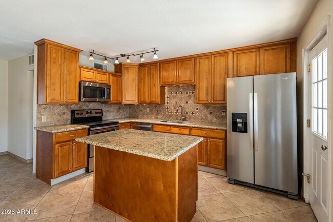 Foto del edificio - 8303 E Glenrosa Ave