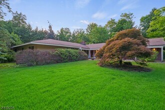 Building Photo - 29 Wayside Pl