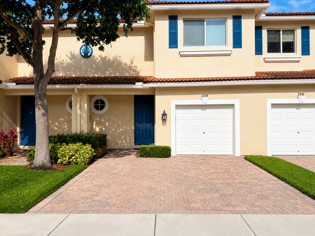 Building Photo - 2789 S Evergreen Cir