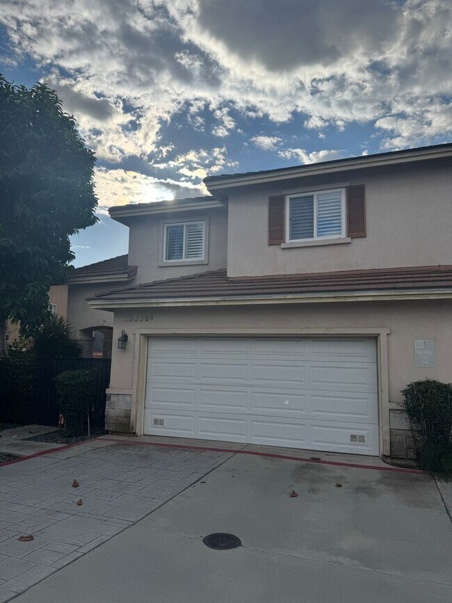 Foto del edificio - 13358 Ramona Blvd