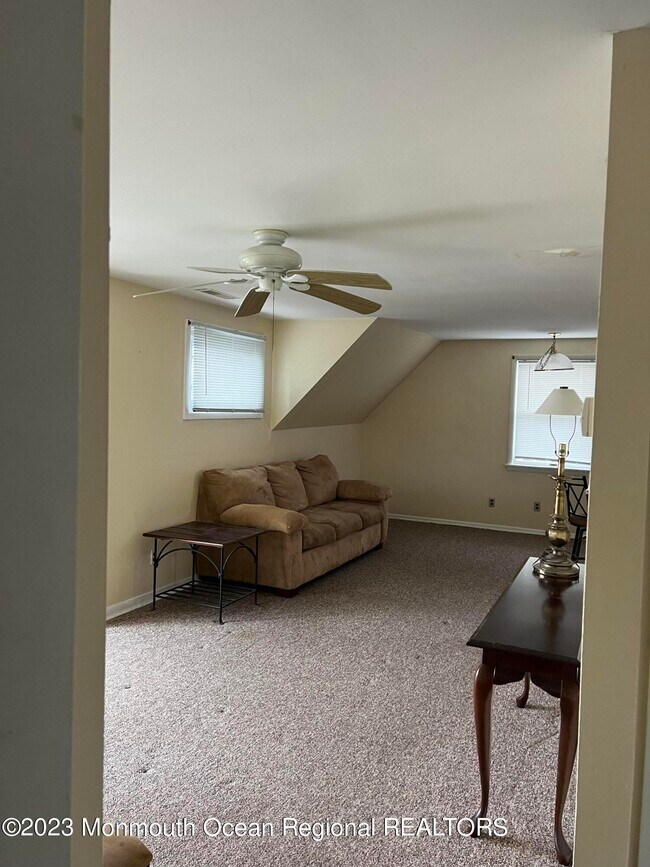 Building Photo - 633 Manetta Dr