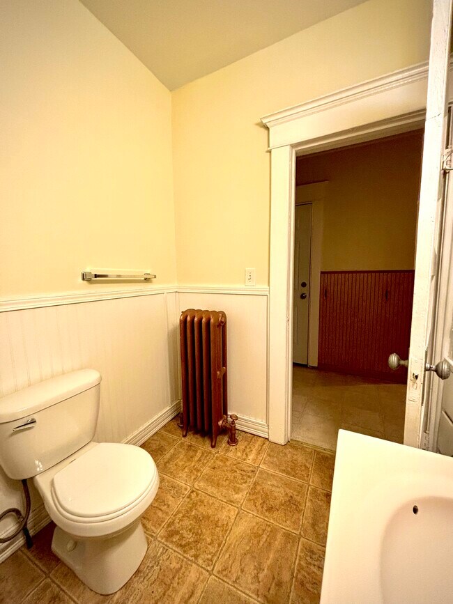 Baño - 220 Stevenson St