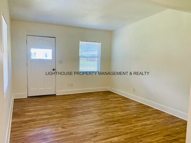 Foto del edificio - Completely Renovated 3-Bedroom Home in Edgewood Manor