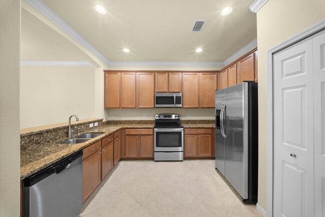 Building Photo - 14460 Grapevine Dr