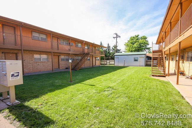 Courtyard - 1920 W 21st St