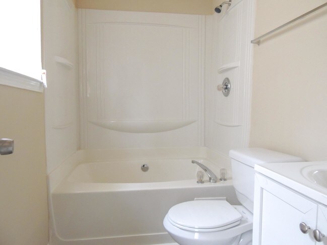 Building Photo - 4702 Bullock Ln