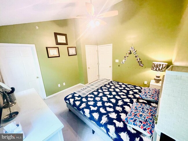 Building Photo - 4053 Cressida Pl