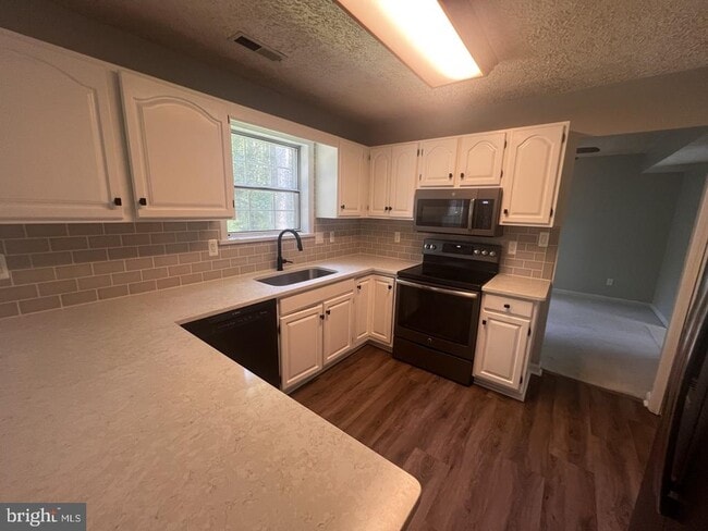 Building Photo - 44236 Pine Creek Ln