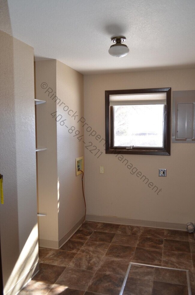 Foto del edificio - This beautifully maintained 3-bedroom, 2-b...