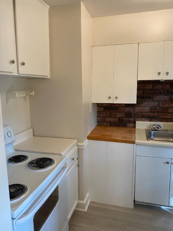Building Photo - 8586 Executive Dr