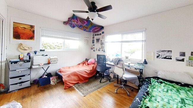 Building Photo - 6838 Del Playa Dr