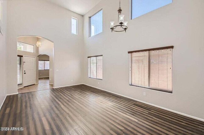 Foto del edificio - 40352 W Novak Ln