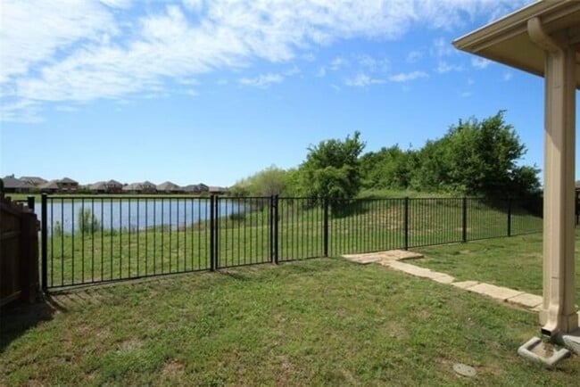 Building Photo - 1300 Cheyenne Dr