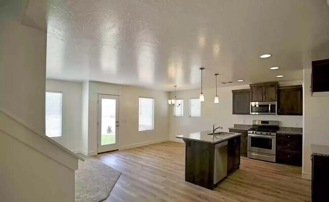 Building Photo - 3134 Halo Ln
