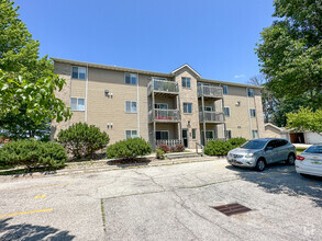 Building Photo - Willow Run