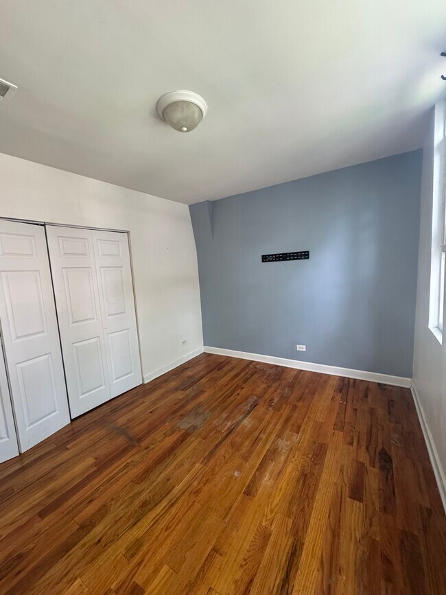 Foto del edificio - 3233 W Pierce Ave