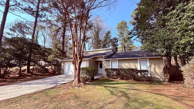 Photo - Beautiful Roswell 3 Bedroom-2 Bathroom Ranch, Minutes from 400, Available NOW! House
