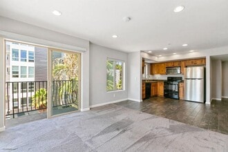 Building Photo - 801 W Hawthorn St