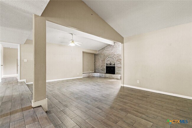 Foto del edificio - 2004 Mockingbird Ln