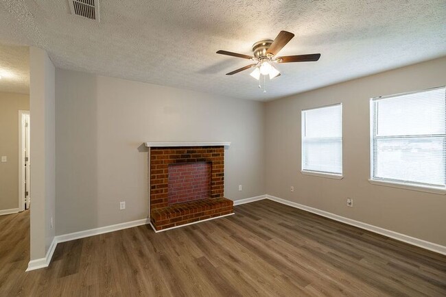 Building Photo - 110 Upland Ct