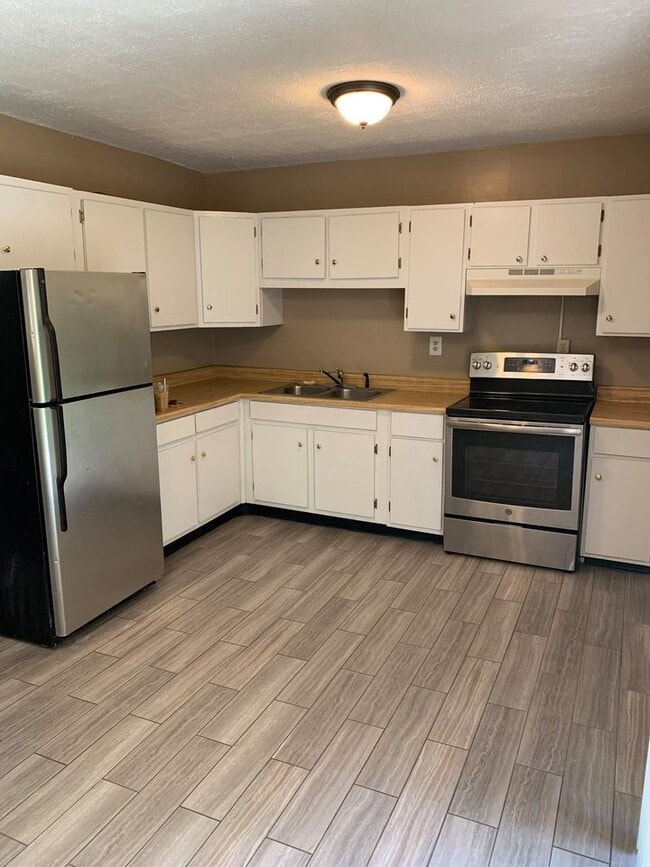 Foto del edificio - 1361 Finch Ln