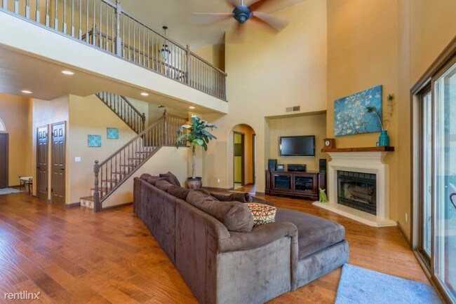 Foto del edificio - 5 br, 4 bath House - 2209 E Lexington Ave