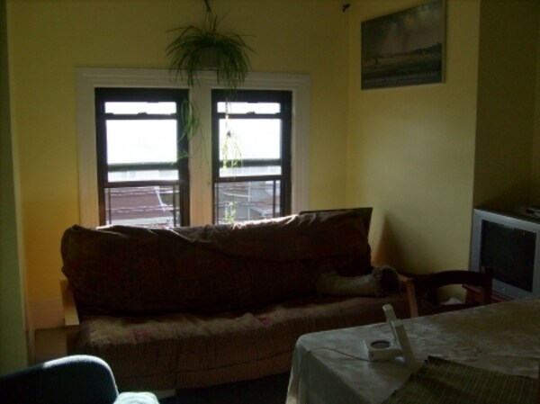 Foto del edificio - 337 E 16th St